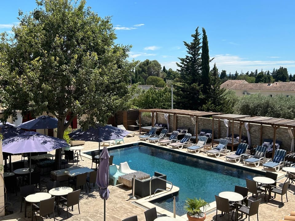 Patio, Swimming pool, sunbed