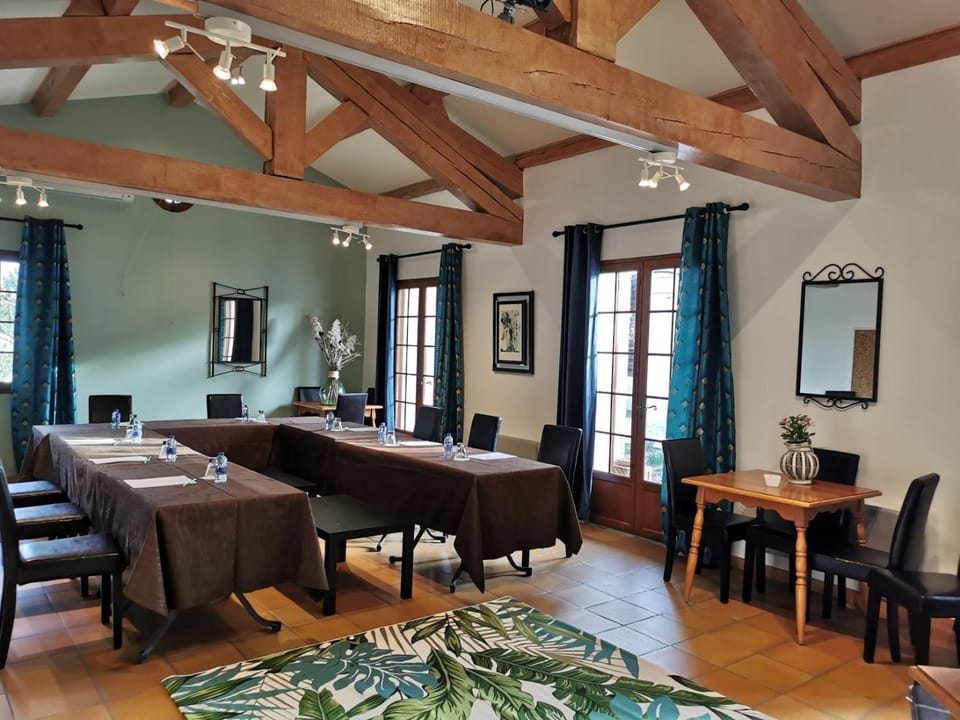 Banquet/Function facilities, Meeting/conference room