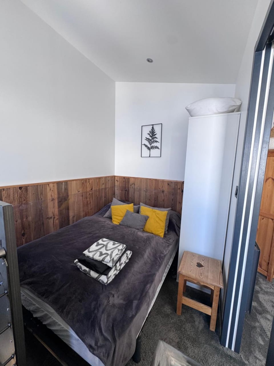 Bed, wardrobe