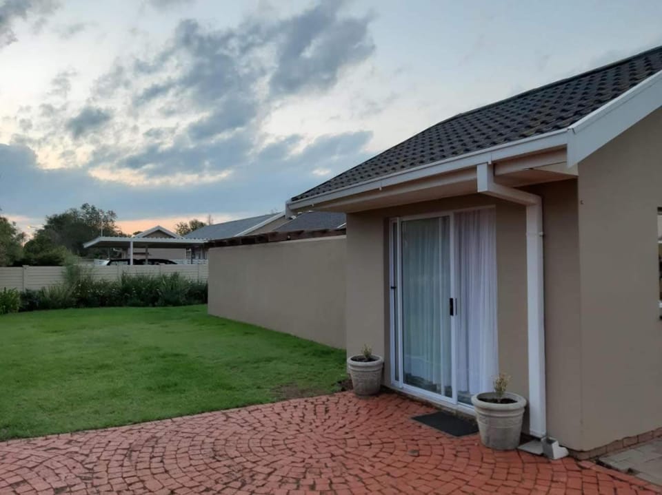 Gathering Guesthouse - Aloe room Apartment in South Africa