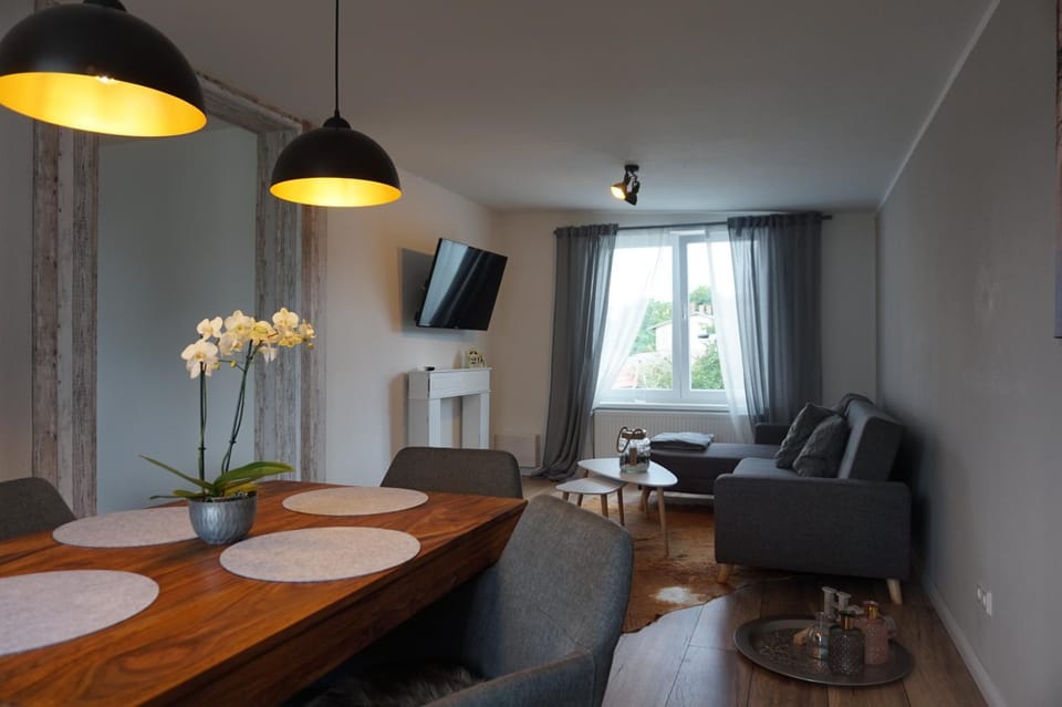 TV and multimedia, Living room, Dining area