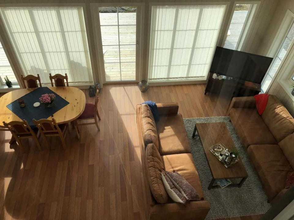 TV and multimedia, View (from property/room), Living room, Seating area, Dining area