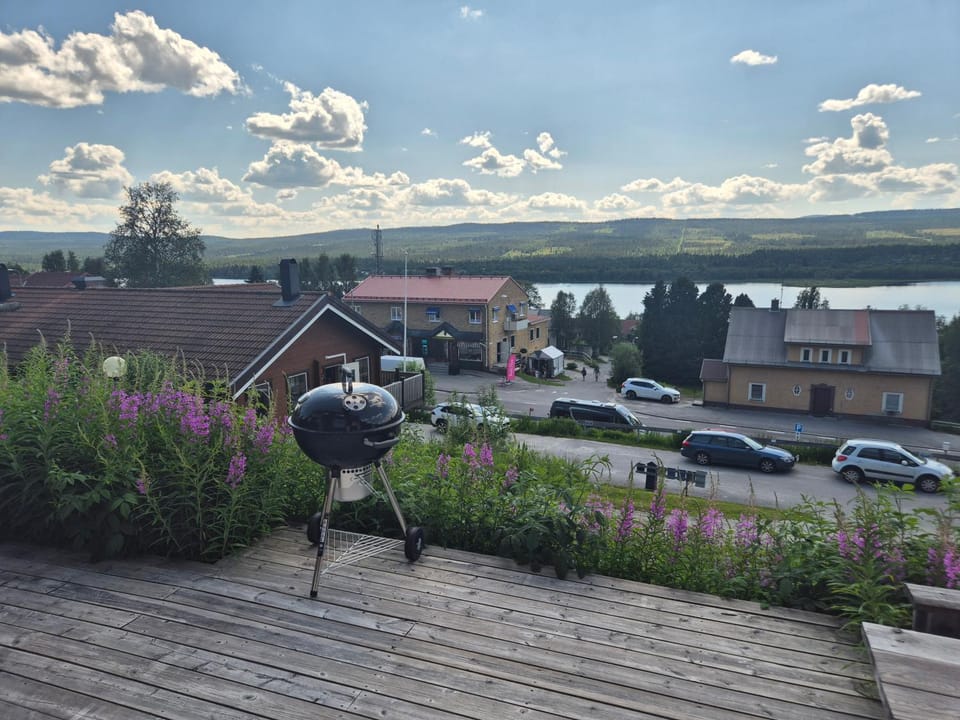 Neighbourhood, Lake view, Street view