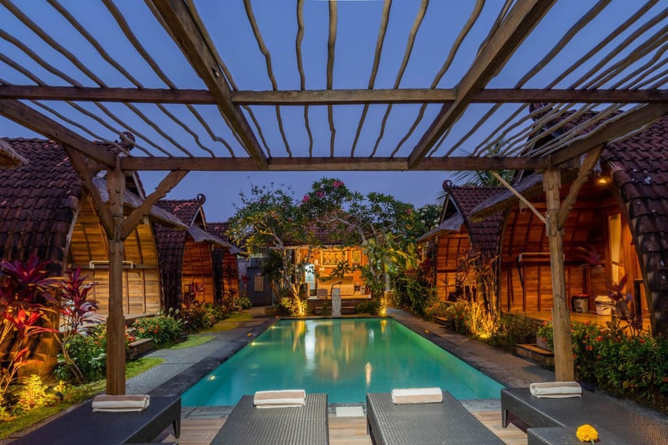 Garden view, Pool view, Swimming pool, sunbed