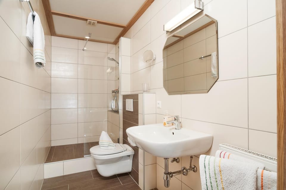 Bathroom, Decorative detail