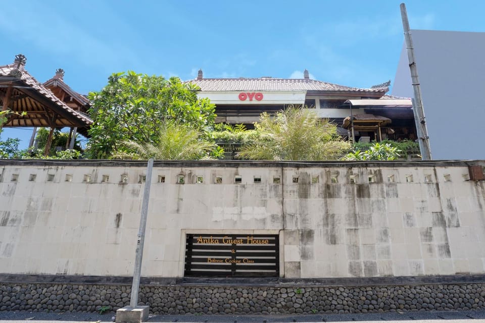 Facade/entrance