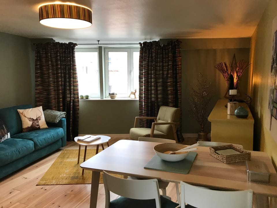 Living room, Dining area