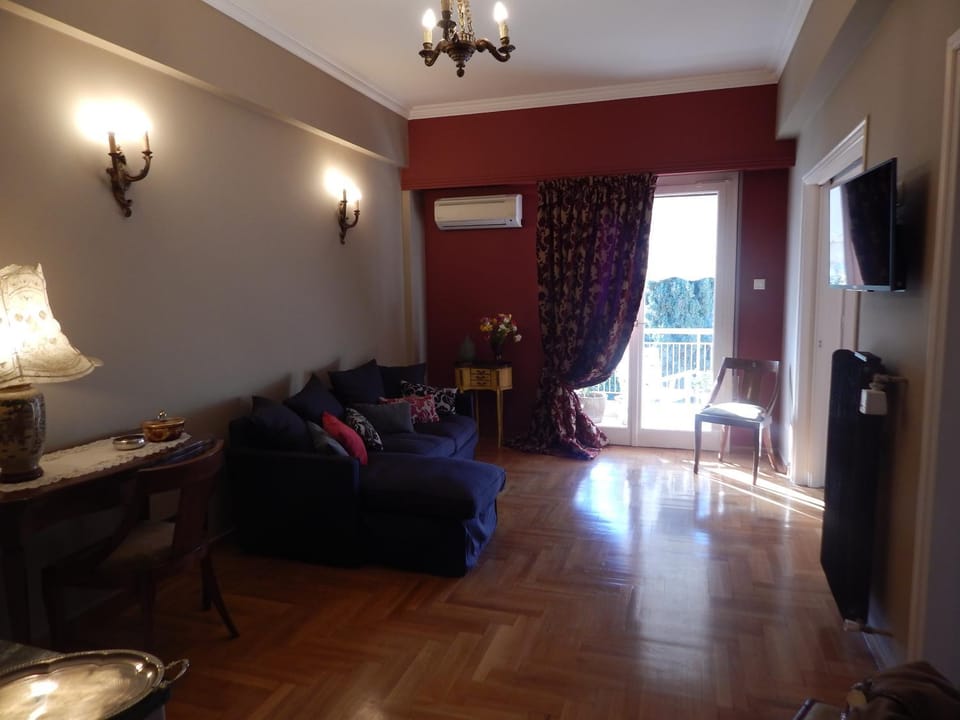 Living room, Photo of the whole room