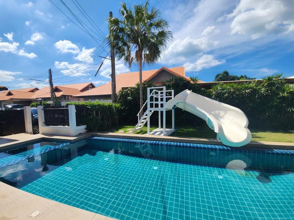 Pool view, Swimming pool