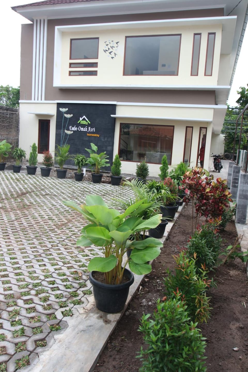 Facade/entrance