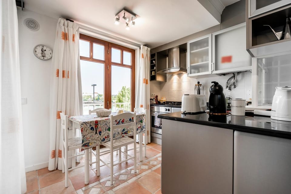 Kitchen or kitchenette, Dining area, River view