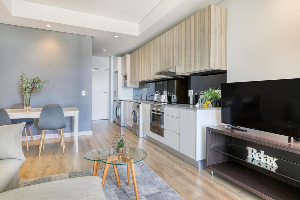TV and multimedia, Living room, Seating area, Dining area, stove, kitchen