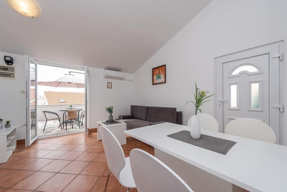 Vesna 2 city central apartment Apartment in Novalja