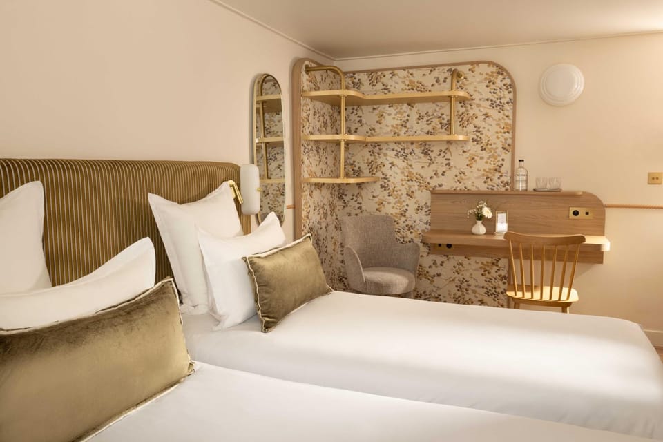 Bed, Seating area, Bedroom, wardrobe