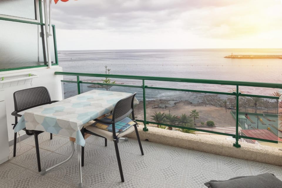 Balcony/Terrace, Decorative detail, Landmark view, Sea view, Quiet street view