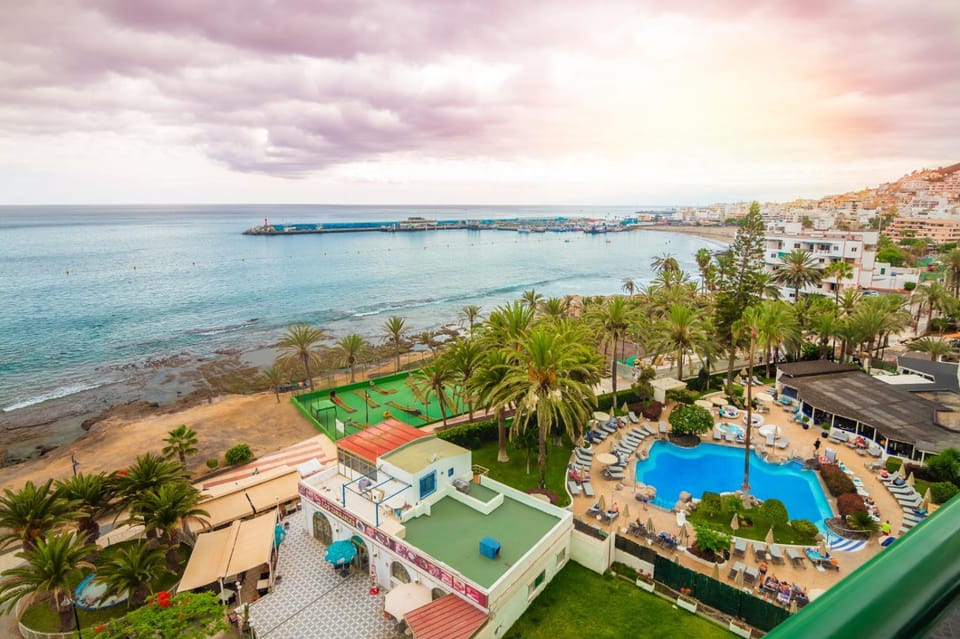 View (from property/room), City view, Landmark view, Sea view