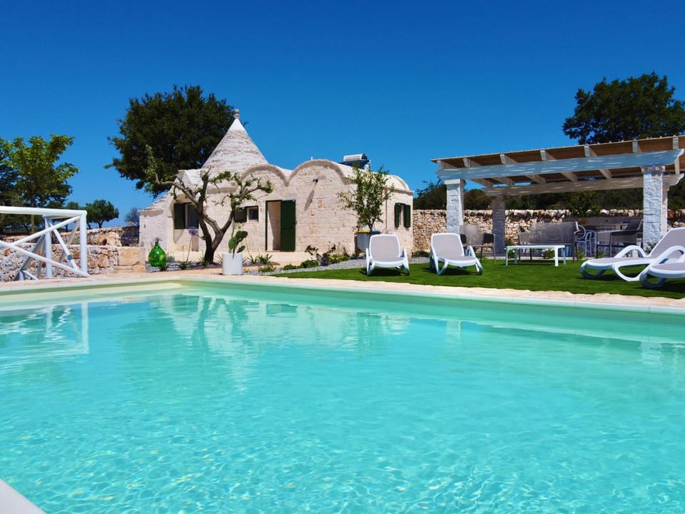 Facade/entrance, Swimming pool