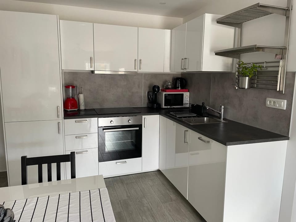 Coffee/tea facilities, Kitchen or kitchenette, kitchen