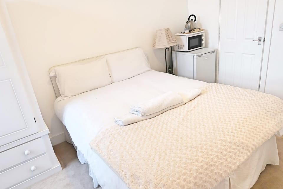 Whitburn Guest House About 7 mins Walk To The City Free Internet TV Bed and Breakfast in Doncaster