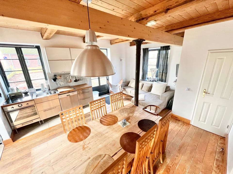 Kitchen or kitchenette, Seating area, Dining area