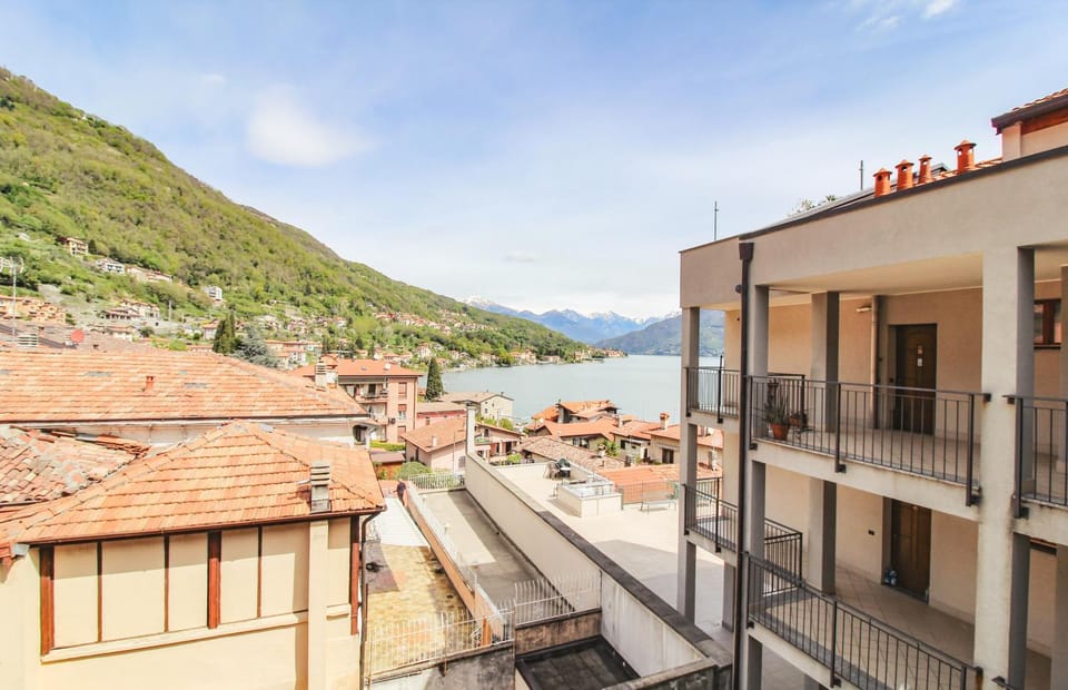 Property building, Day, Natural landscape, View (from property/room), Balcony/Terrace, Lake view, Mountain view