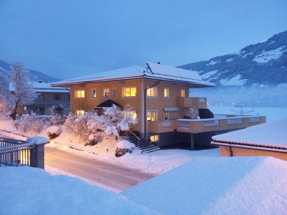 Facade/entrance, Winter