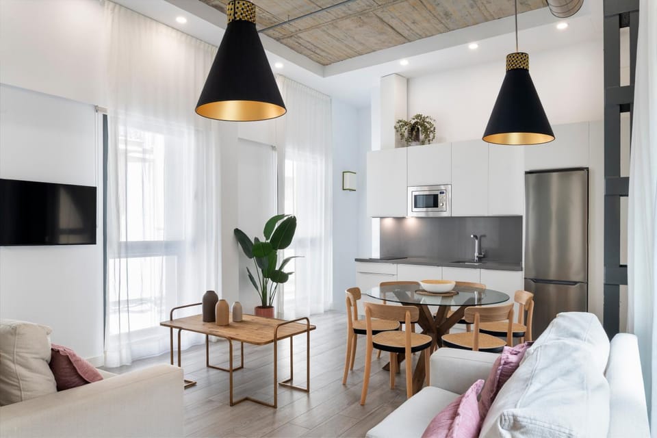 TV and multimedia, Kitchen or kitchenette, Living room, Seating area, Dining area