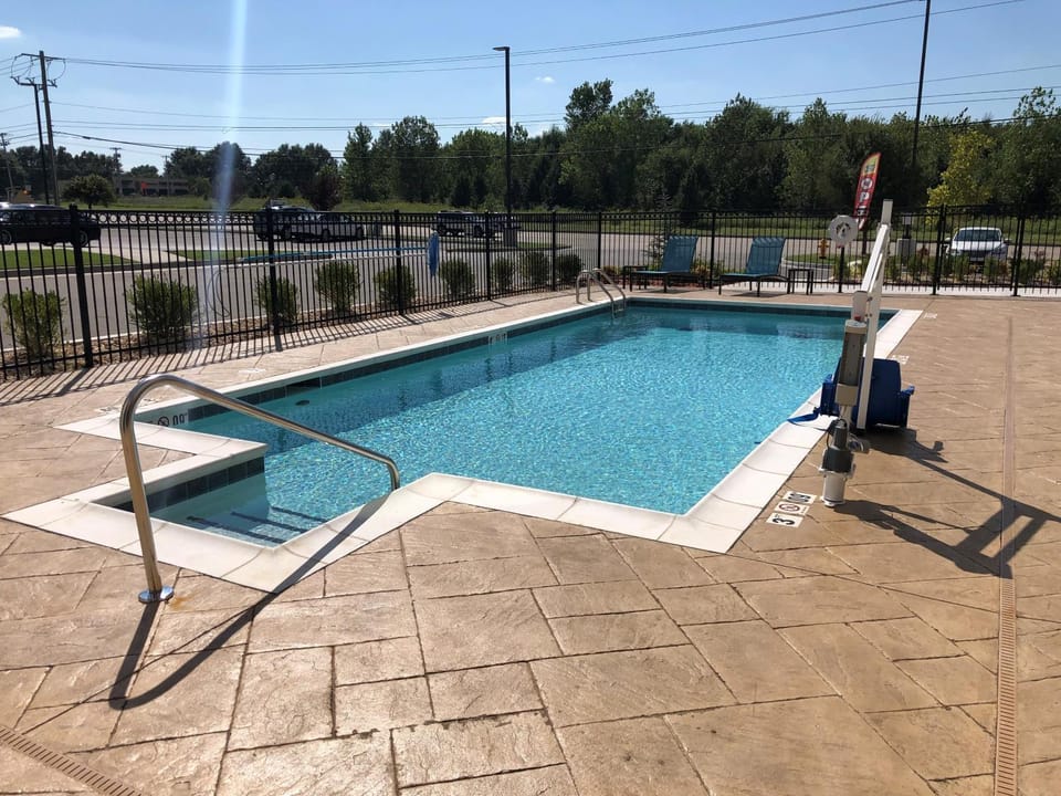 Swimming pool