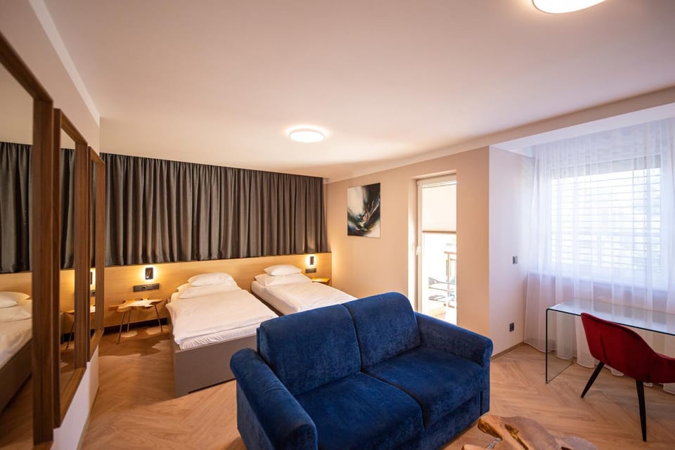 Bed, Photo of the whole room, Seating area, Bedroom