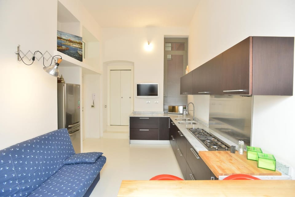 TV and multimedia, Kitchen or kitchenette, Living room, Seating area, Dining area