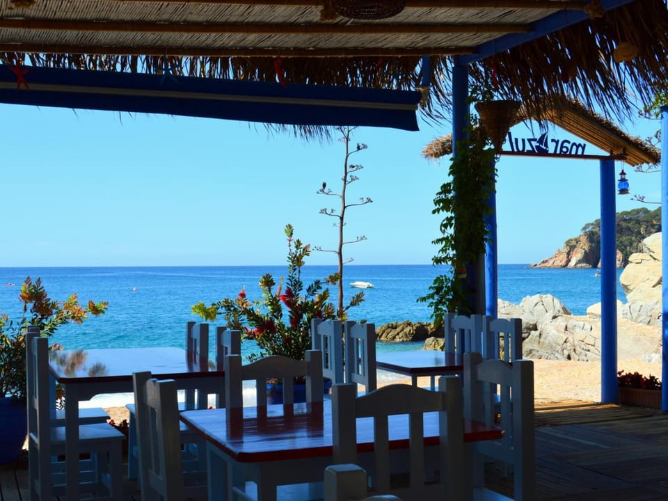 Restaurant/places to eat, Beach