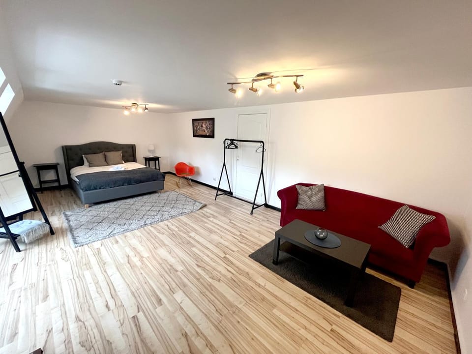 Bed, Living room