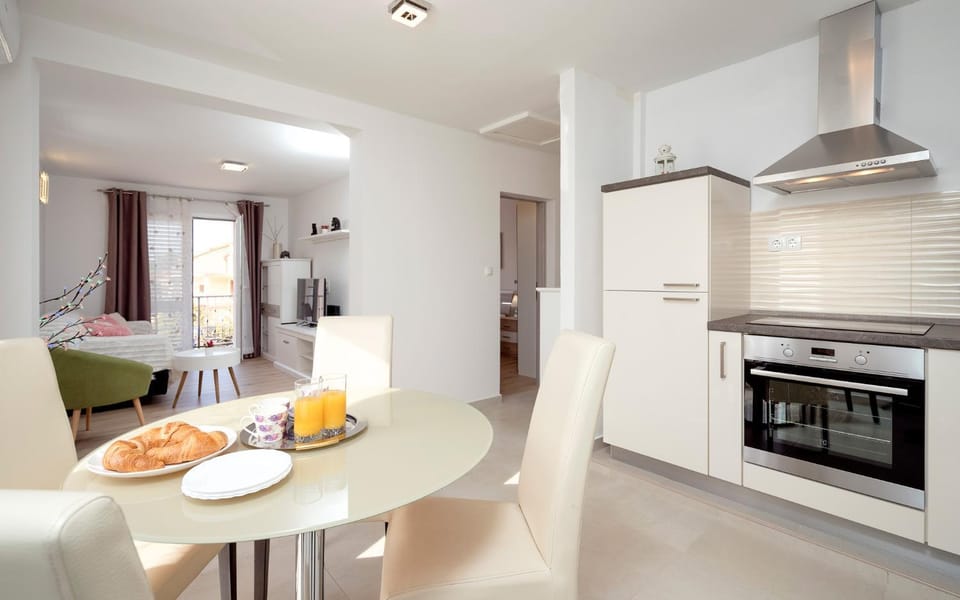 Kitchen or kitchenette, Living room, Photo of the whole room, Dining area