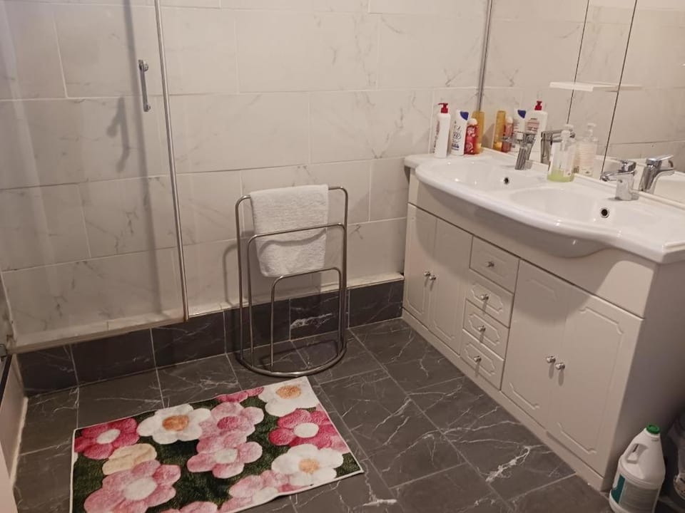 CHAMBRES Climatisées tout Confort,GARE ,WIFI, parking, avec pt dejeuner compris Vacation rental in Perpignan