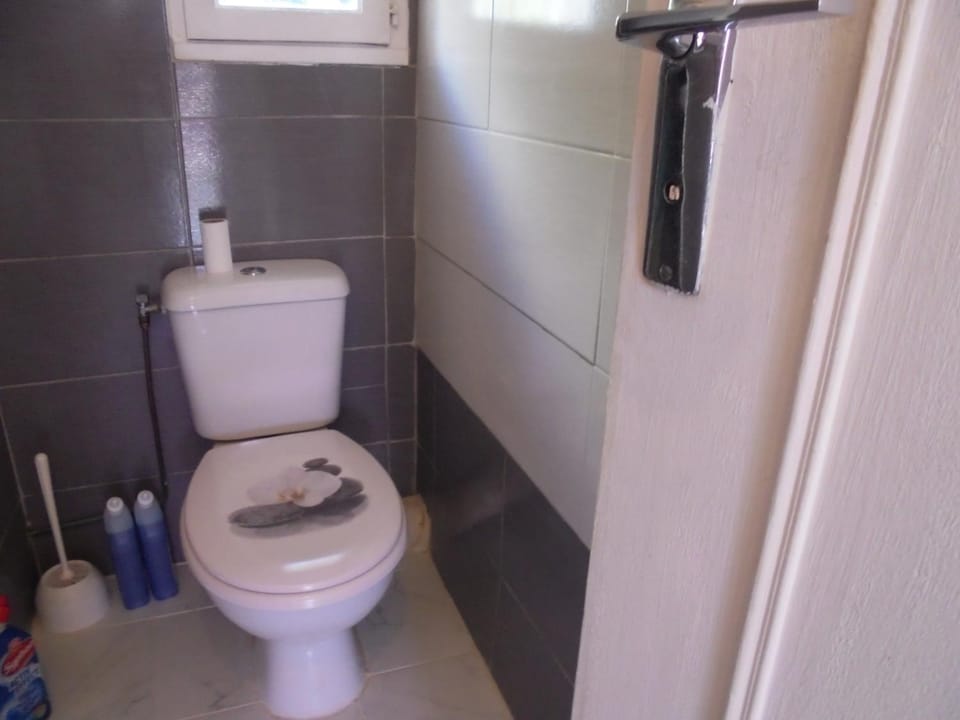 CHAMBRES Climatisées tout Confort,GARE ,WIFI, parking, avec pt dejeuner compris Vacation rental in Perpignan