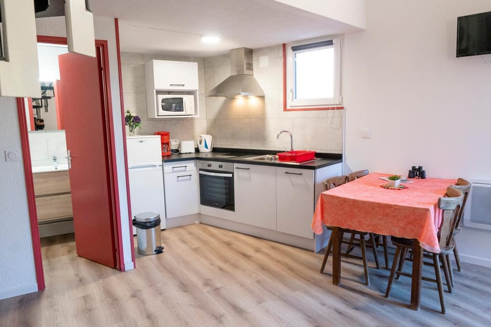 Dining area, kitchen