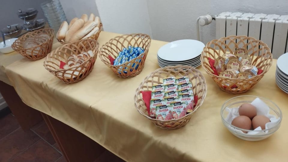 Food and drinks, Food
