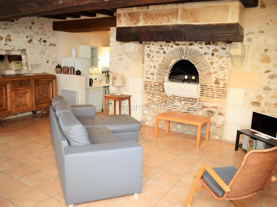 Gîte de charme du XVIIIe avec jardin, proche des châteaux et vignobles de Touraine, équipements inclus - FR-1-381-365 House in Centre-Val de Loire