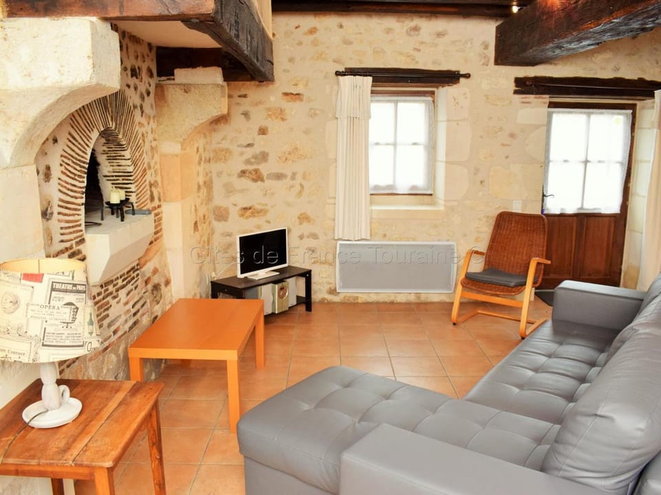 Gîte de charme du XVIIIe avec jardin, proche des châteaux et vignobles de Touraine, équipements inclus - FR-1-381-365 House in Centre-Val de Loire