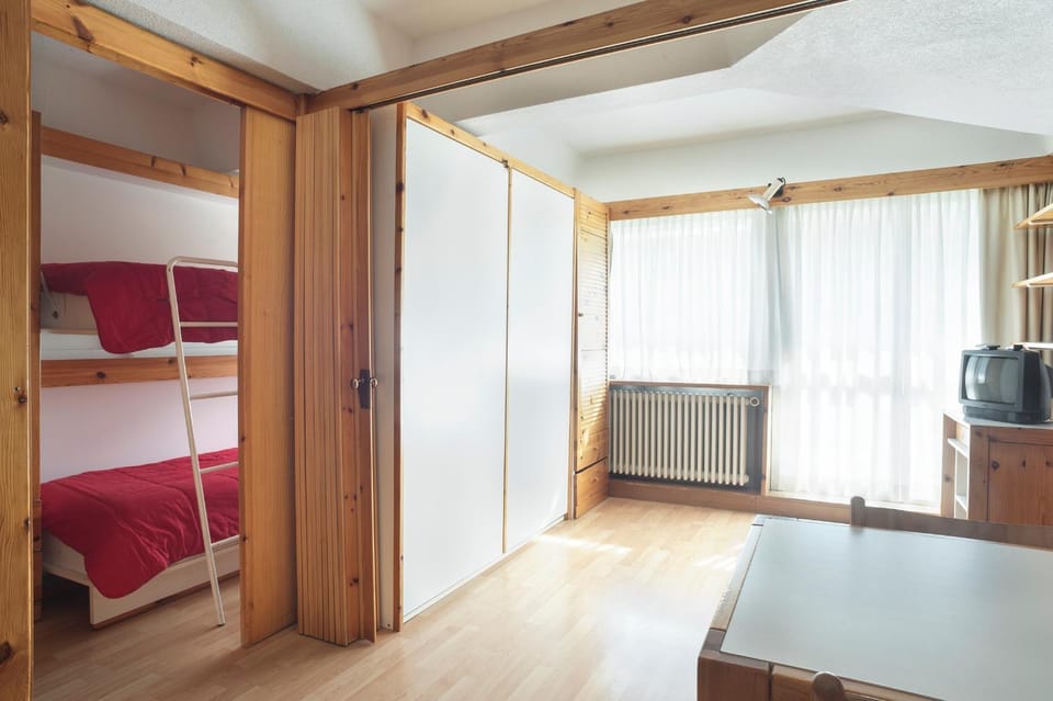 Photo of the whole room, bunk bed