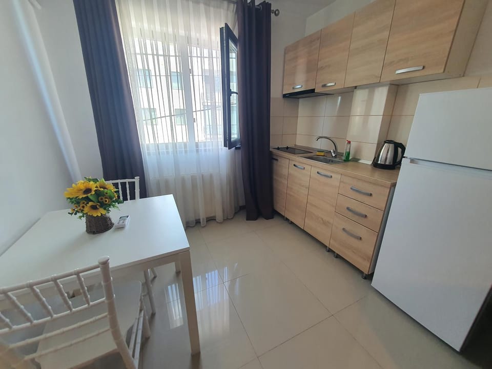 Coffee/tea facilities, Kitchen or kitchenette, Dining area
