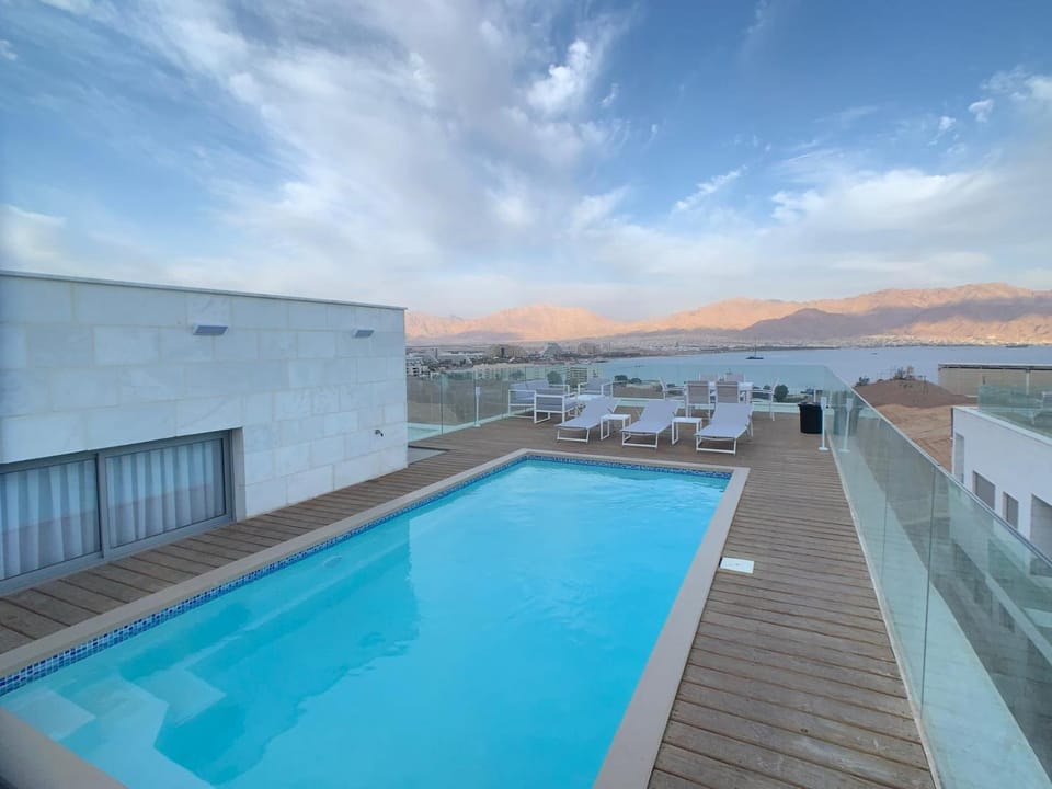 Natural landscape, View (from property/room), Balcony/Terrace, Mountain view, Pool view, Swimming pool, sunbed