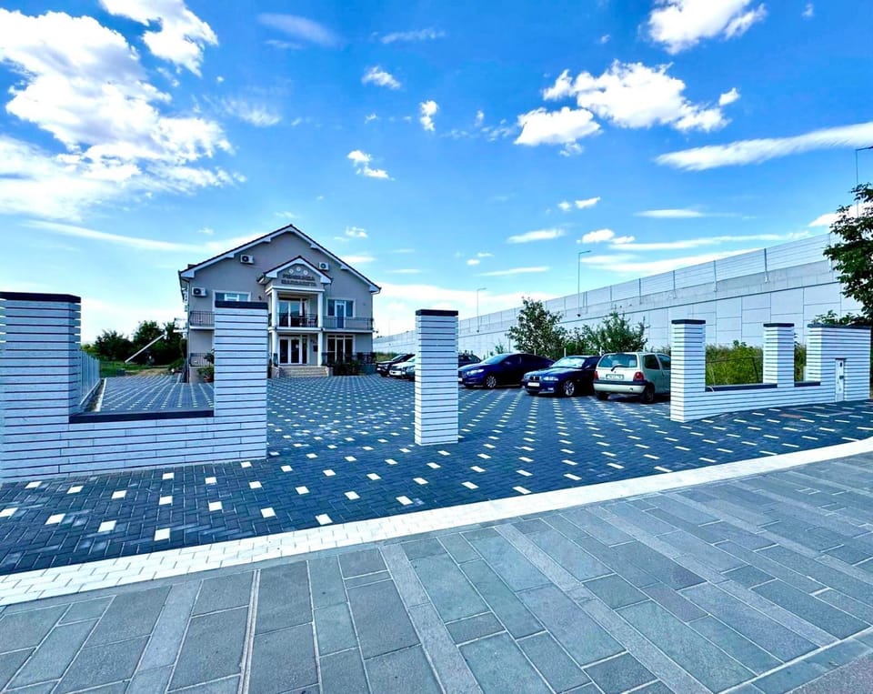 Property building, Day