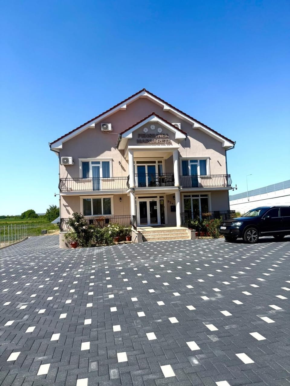 Property building, Day, Parking