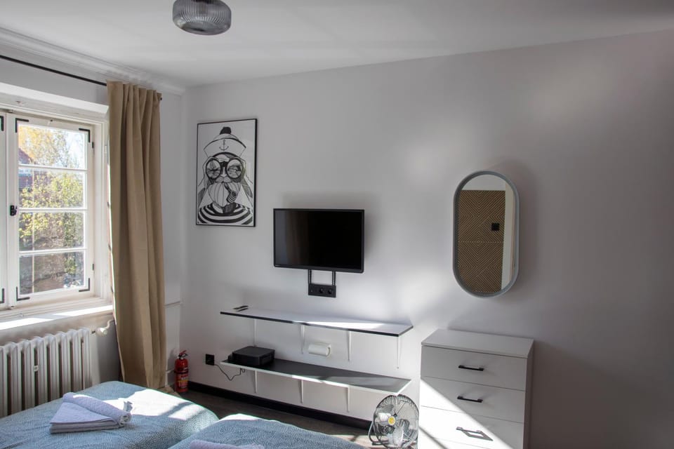 Photo of the whole room, Seating area, Bedroom