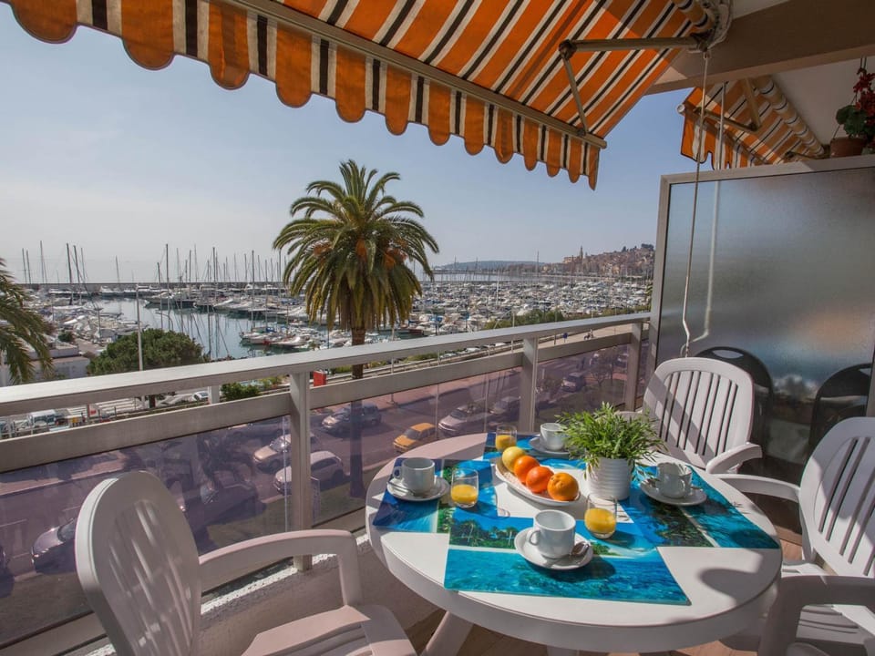 Studio rénové face mer avec terrasse à Menton - FR-1-196-167 Apartment in Menton