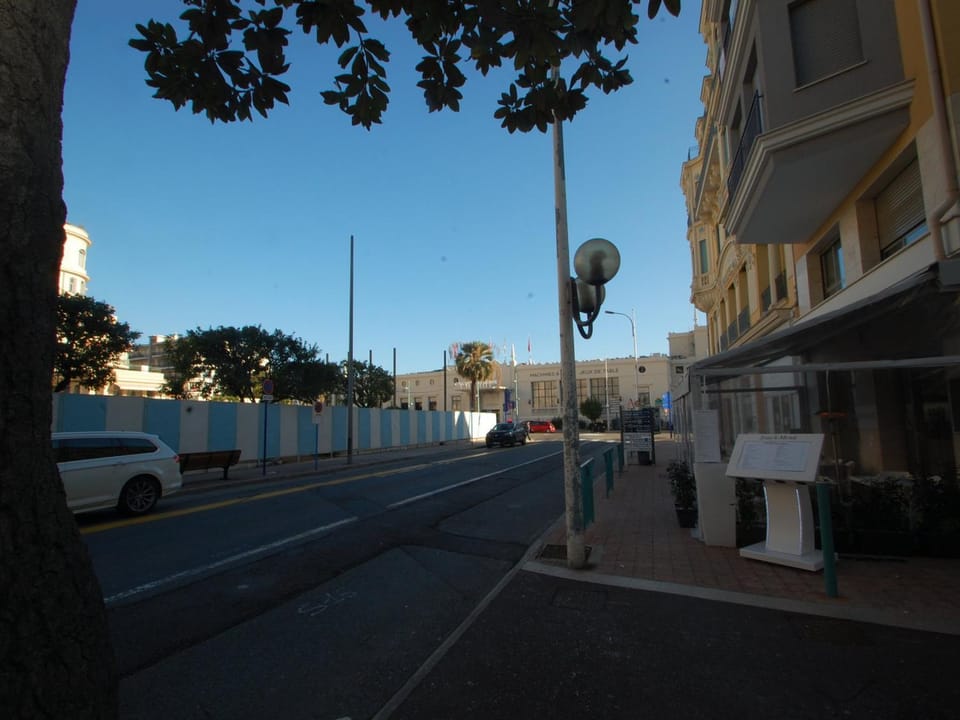 Charmant 2P moderne avec terrasse, parking privé, en plein centre de Menton, à 2 pas de la mer Apartment in Menton