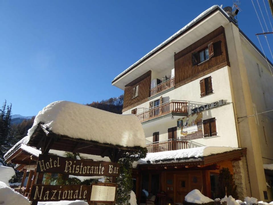 Property building, Facade/entrance, Winter