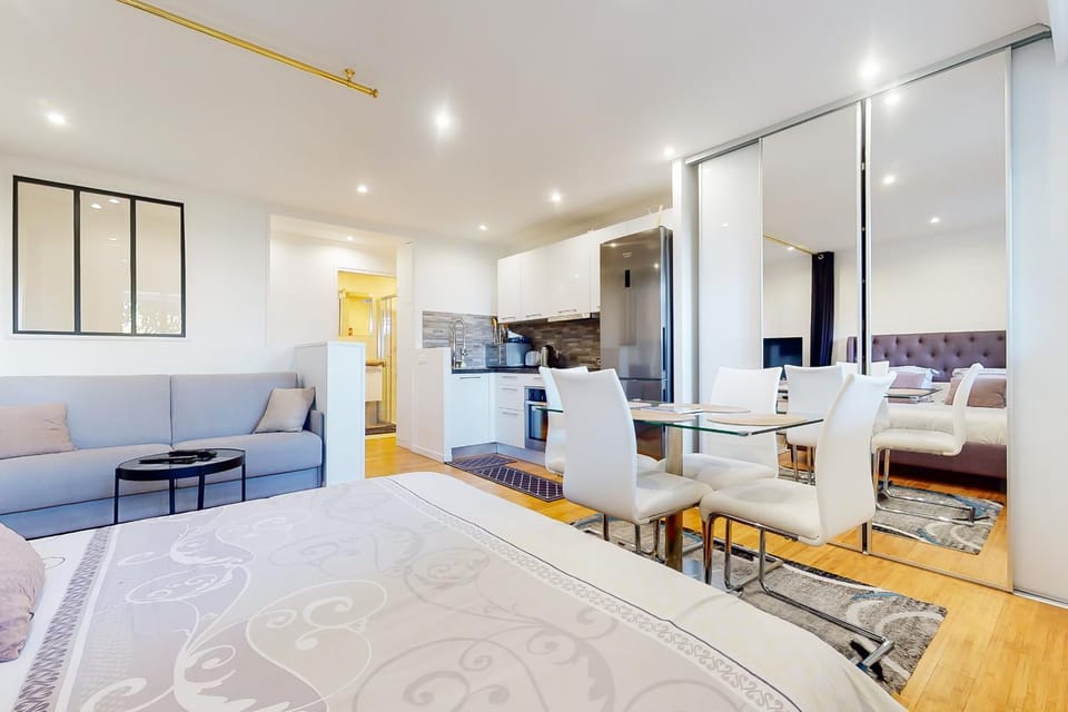 Bed, Photo of the whole room, Dining area, Bedroom