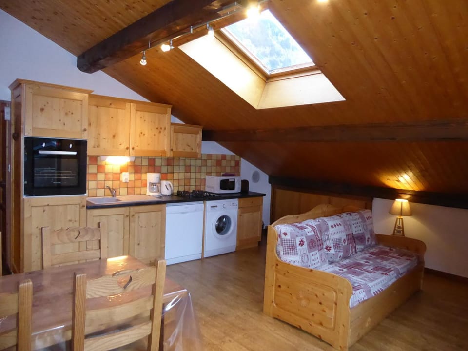 Appartement 2 pièces avec parking, proche commerces et télécabine - FR-1-464-146 Cabin in Champagny-en-Vanoise